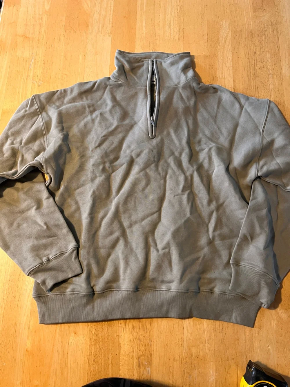 COMMON MARKET Men's Half-Zip Pullover Sweater in Olive gray